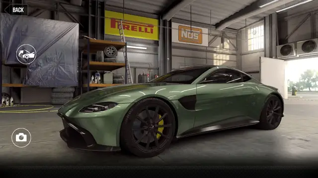 Aston Martin Vantage (Gold Star)